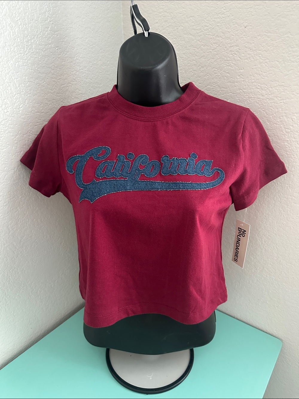 No Boundaries short-sleeve tee in maroon XXS-brand new with a tags